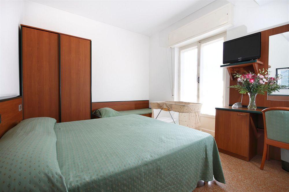 Albergo Adriana Челле-Лигуре Экстерьер фото
