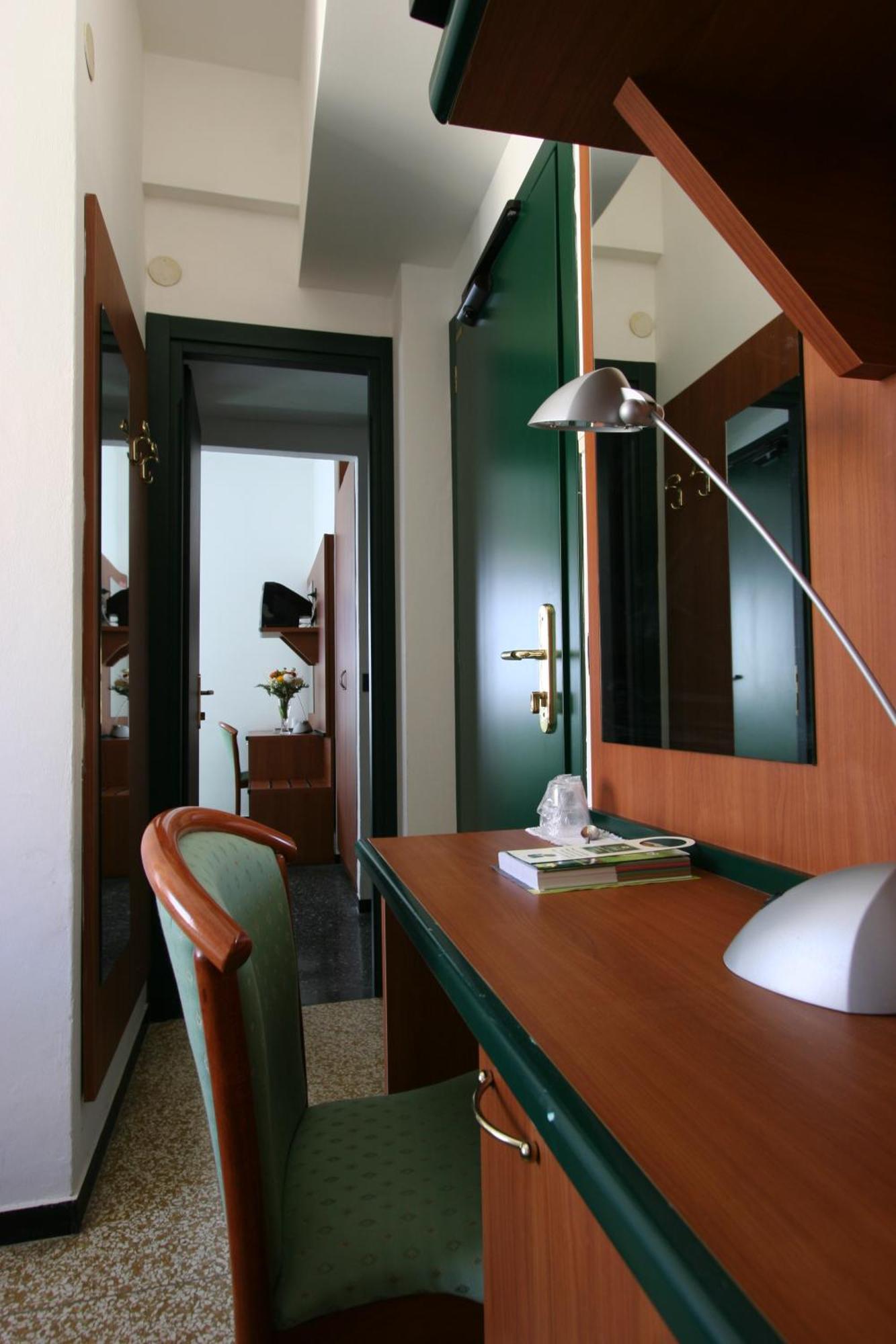 Albergo Adriana Челле-Лигуре Экстерьер фото
