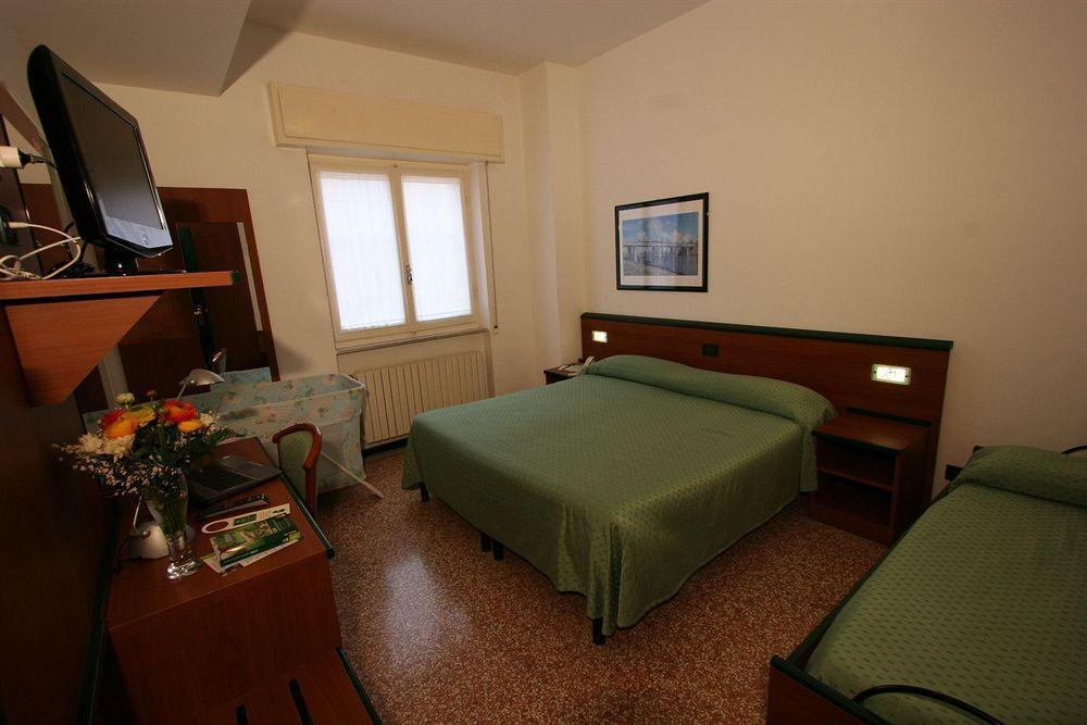Albergo Adriana Челле-Лигуре Экстерьер фото