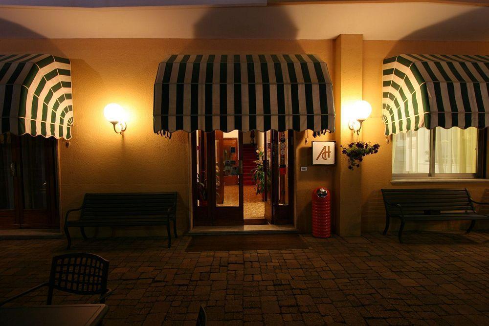 Albergo Adriana Челле-Лигуре Экстерьер фото