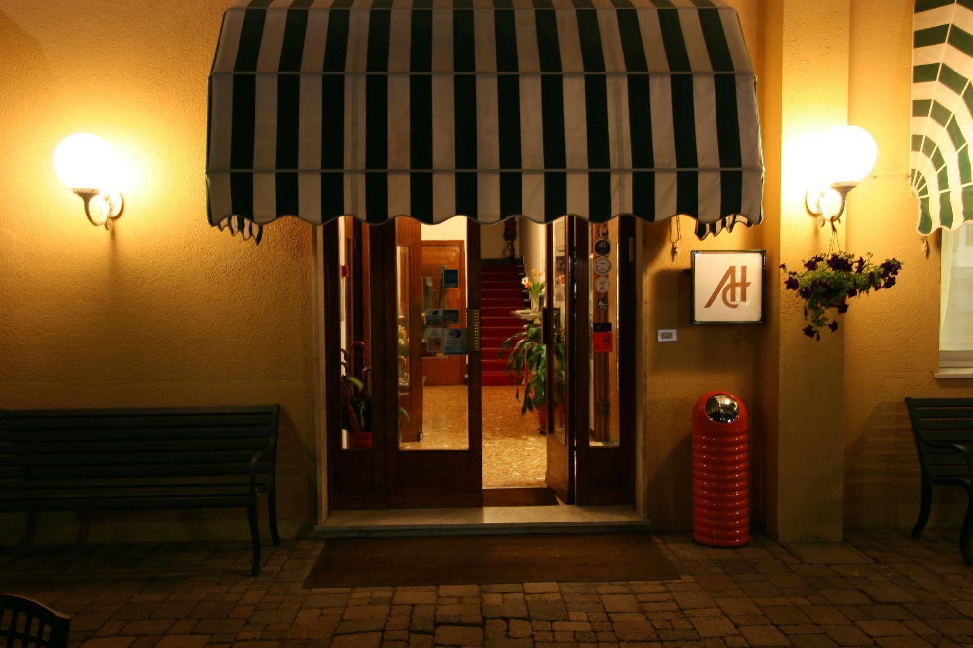 Albergo Adriana Челле-Лигуре Экстерьер фото