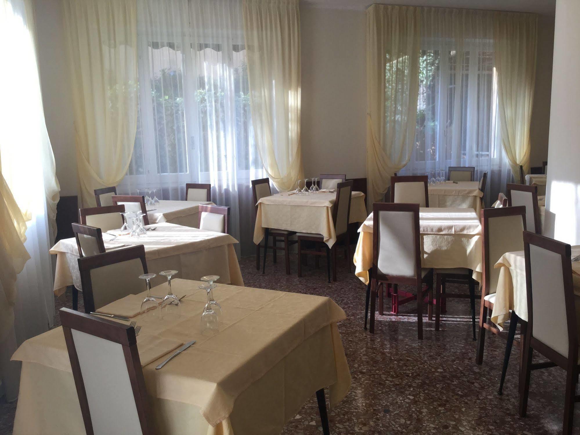 Albergo Adriana Челле-Лигуре Экстерьер фото
