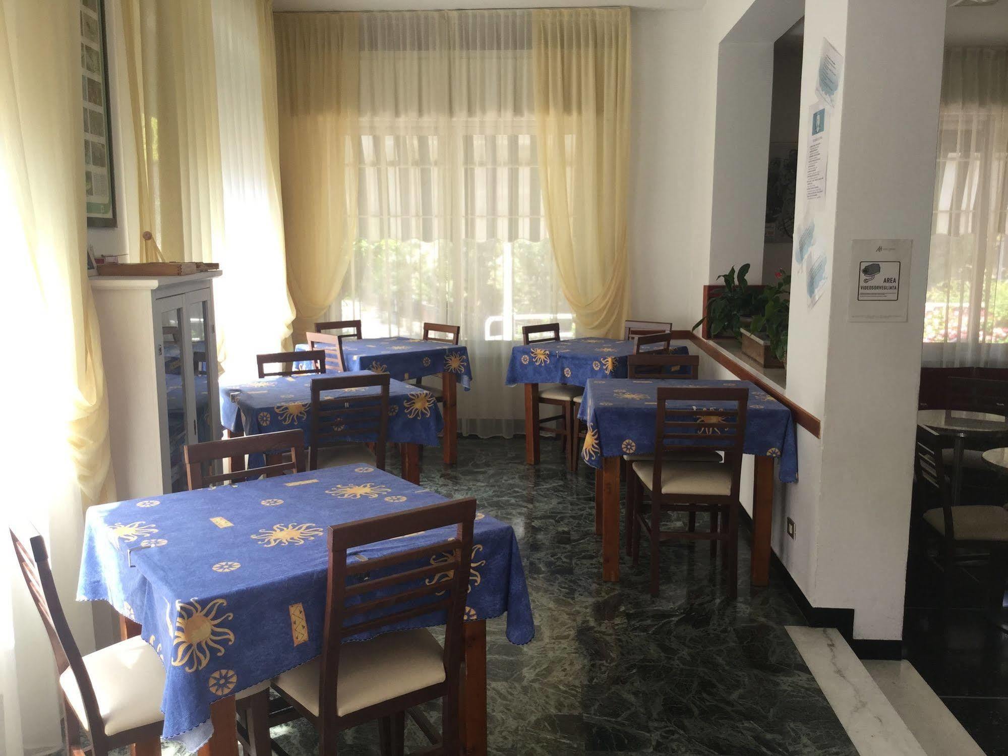 Albergo Adriana Челле-Лигуре Экстерьер фото