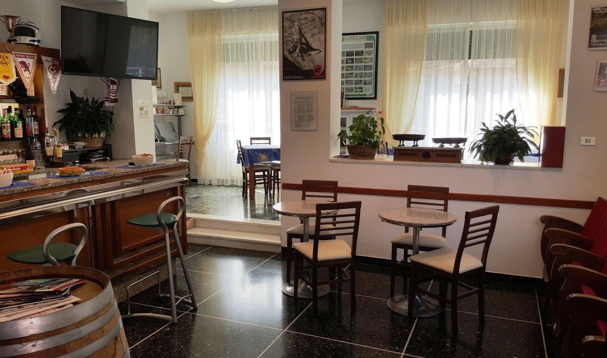 Albergo Adriana Челле-Лигуре Экстерьер фото